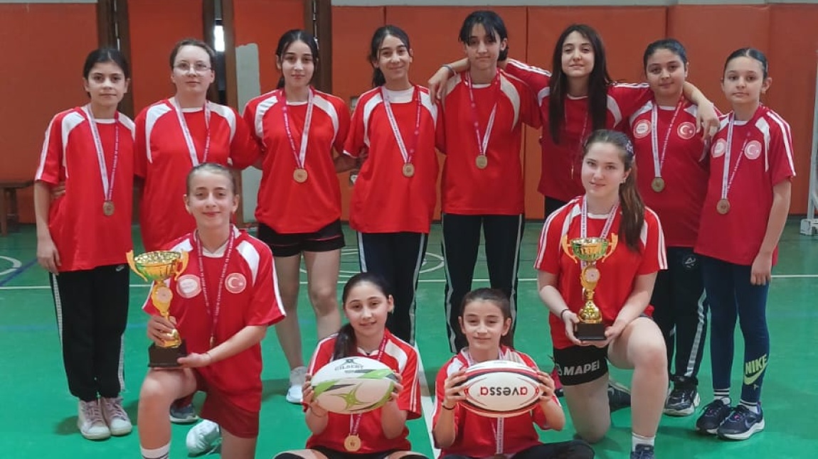 Okulumuz Tag Ragbi Takımları İstanbul Okullar Arası Tag Ragbi Branşında 4 Kategoride Şampiyon Oldu 